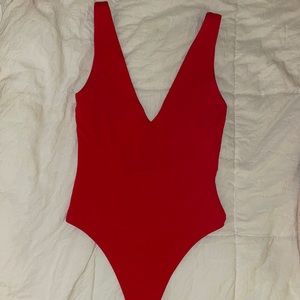 Aritzia Babaton Contour V Neck bodysuit